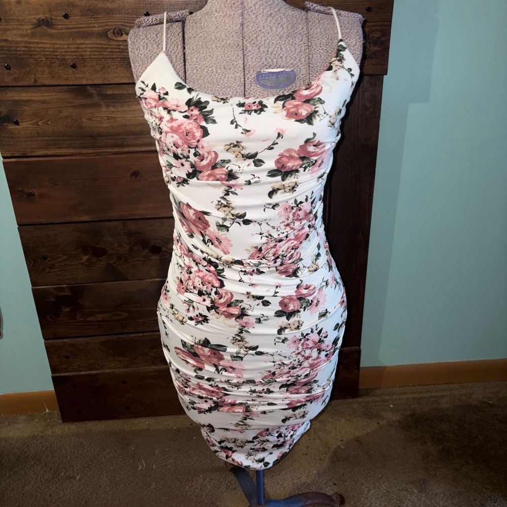 Windsor Floral Elegance Midi Dress